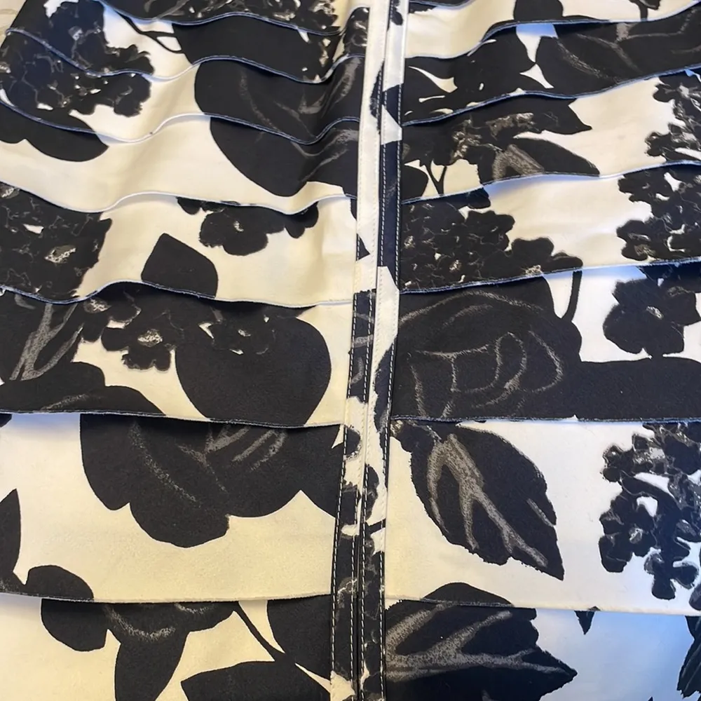 Black & White Print Floral Pleated Bodycon MIDI Skirt Size 2 - Image 8