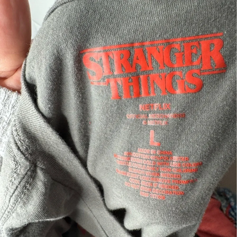 STRANGER THINGS “Friends Don’t Lie” Long Sleeve Crop Top Juniors Size L‎ - Image 3