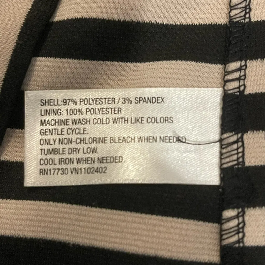 Xhilaration Vest Womens Size large Sleeveless W/ Zipper Striped cream black top - Image 7