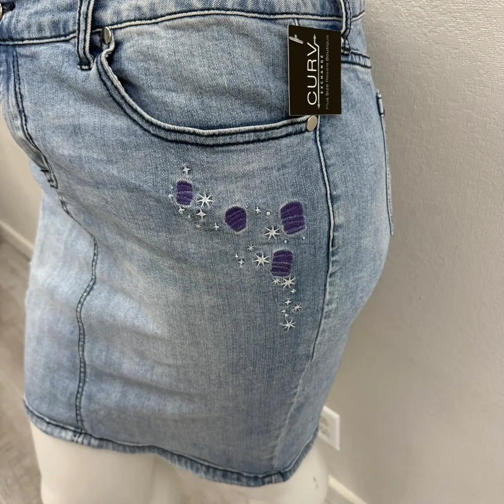 Torrid Disney Tangled Lantern Embroidered Denim Skirt - Size 18 - Image 5