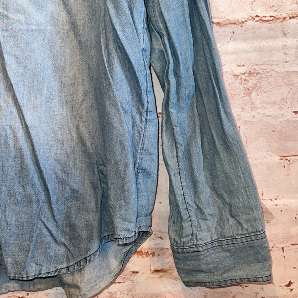 Caslon Shirt Womens Medium Blue Denim Jean Button Front Long Sleeve collared M - Image 3