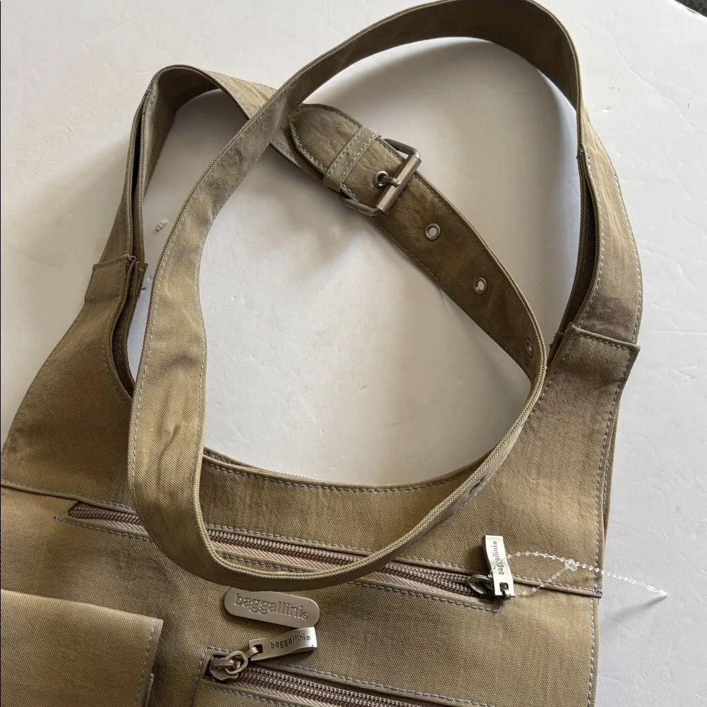 BAGGALLINI LIGHT OLIVE GREEN SHOULDER BAG WITH SNAP FLIP CLOSURE
LOTS OF POCKETS - Image 11