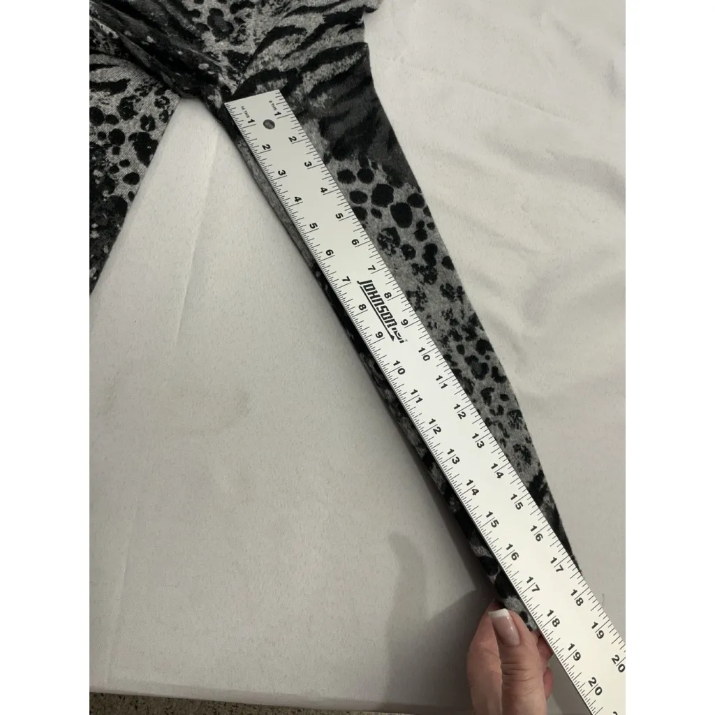 Womans Emily Daniel’s Long Sleeve Pullover Sweater Small Animal Print Crew Neck Black - Image 8