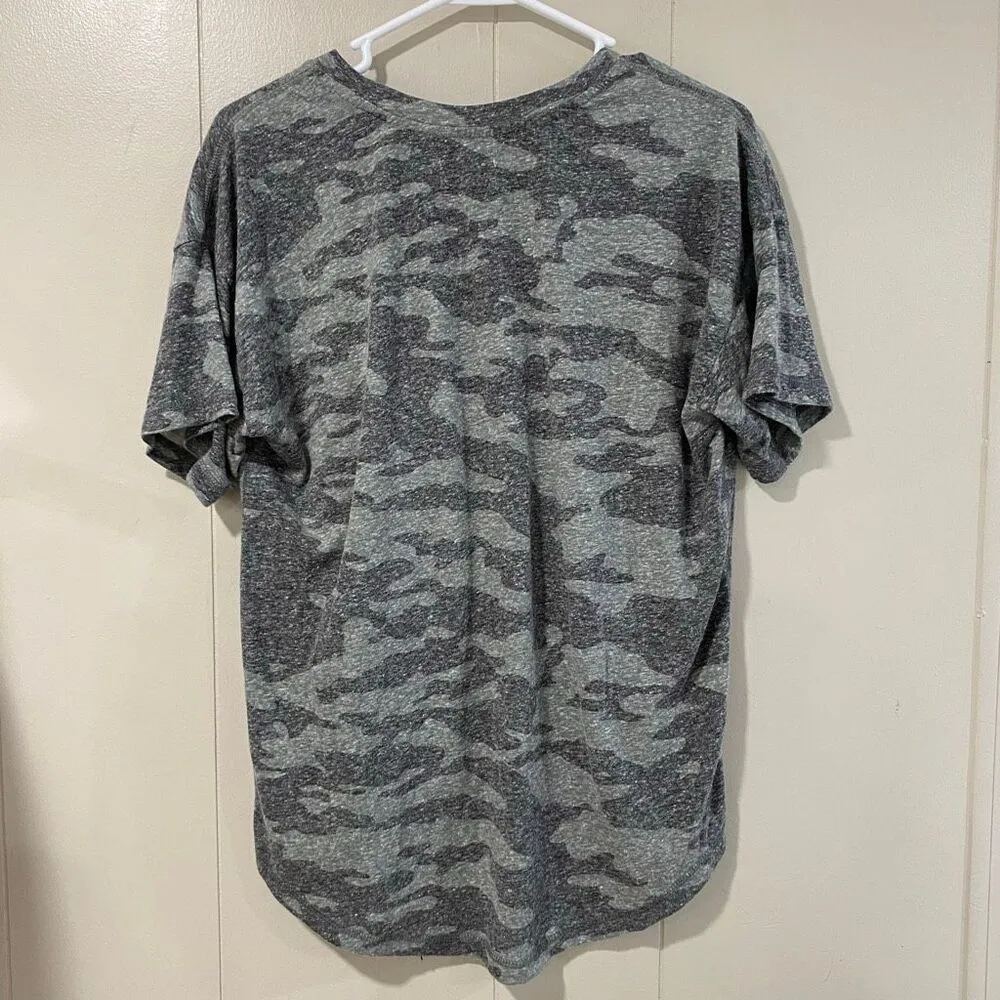 Thread & Supply Gray Camo Pocket Tee Shirt Women’s Medium Soft Lightweight Casua - Image 2