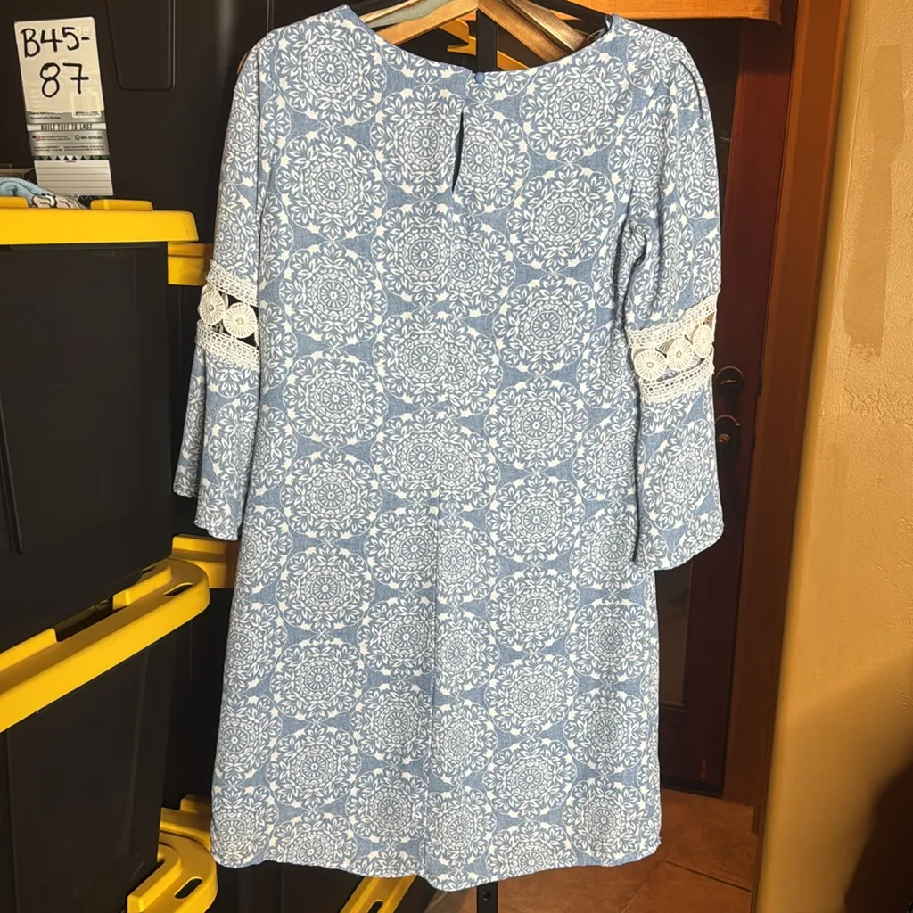 Luxology Light Blue Lace Sleeve Shift Dress with White Accents Size 4 - Image 9