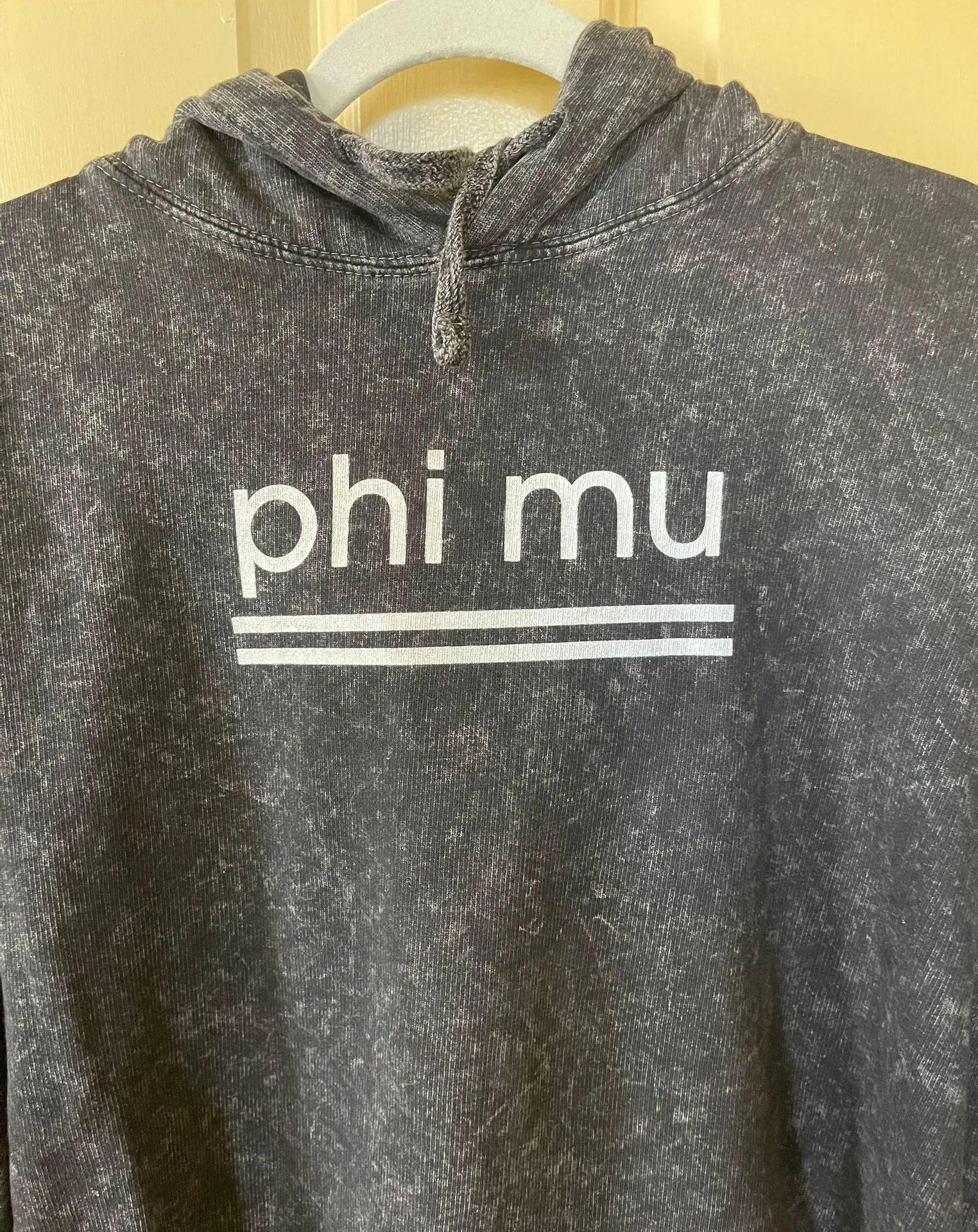 Phi Mu Acid Wash Hoodie Size XL - Image 3
