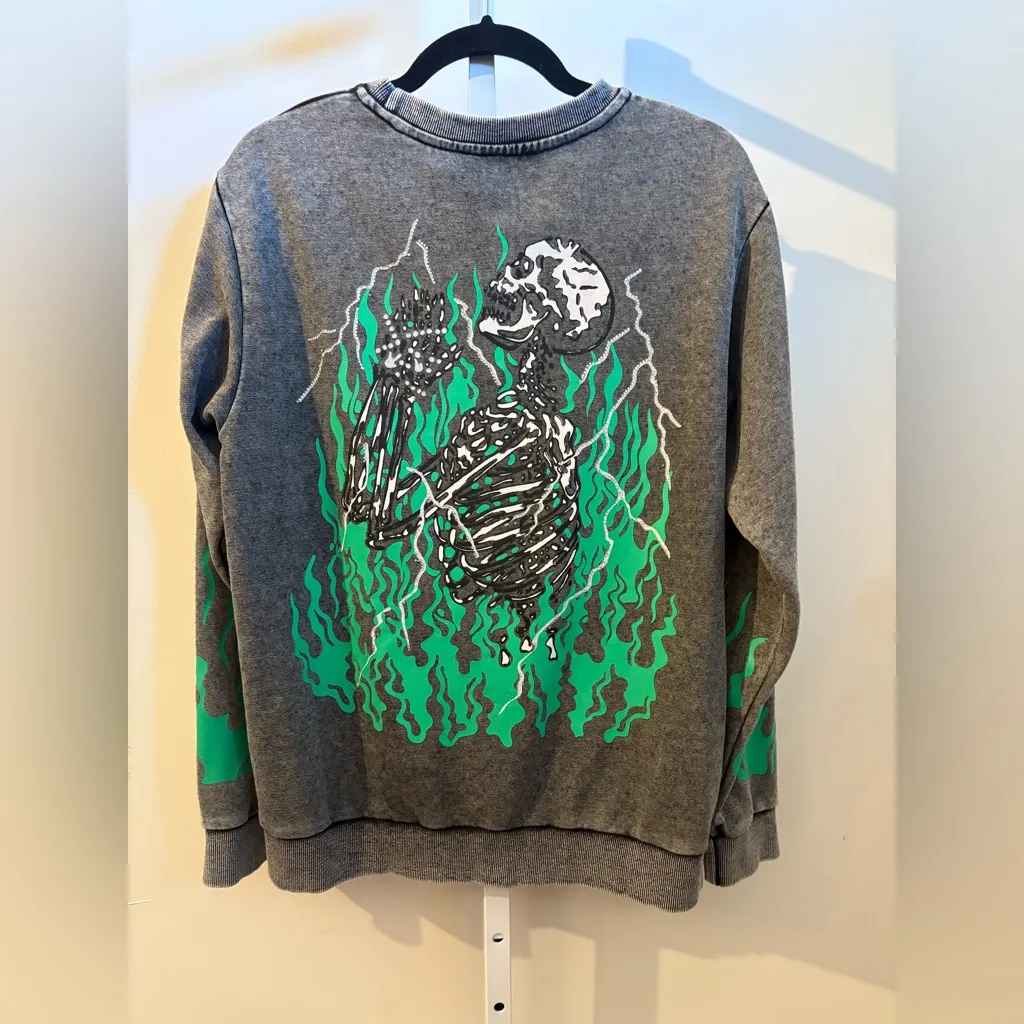 AKIRA Charcoal Crewneck Top - Image 3