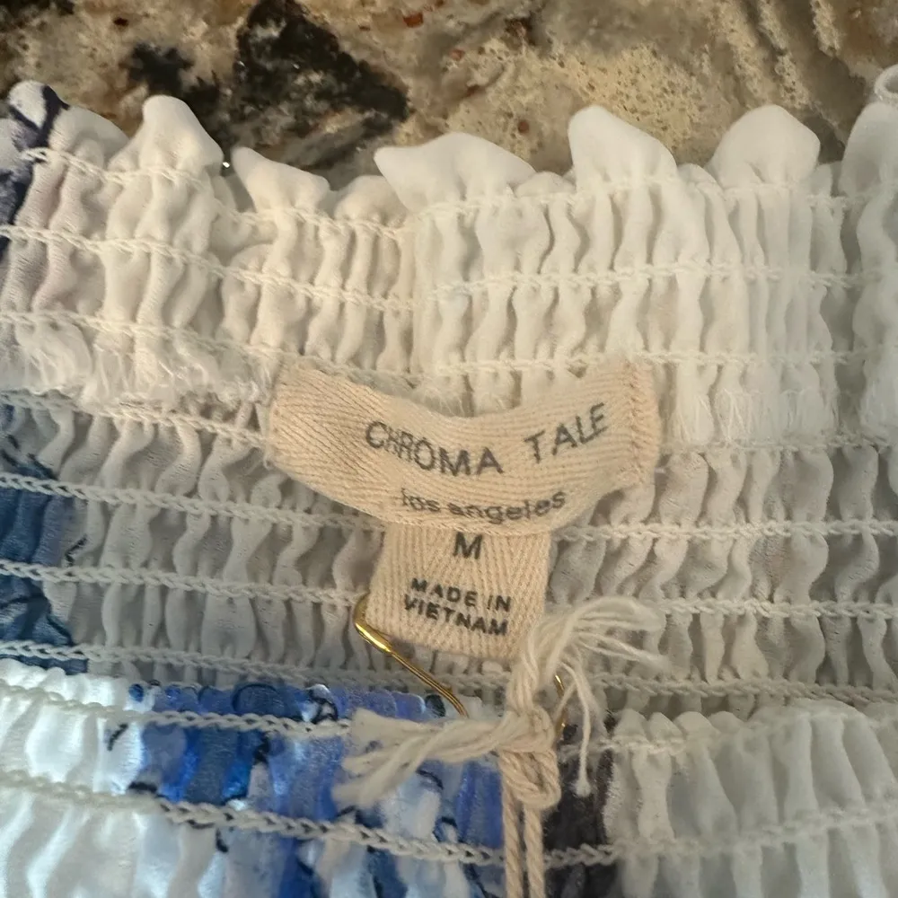 Of the Shoulder Smocked Dress Juniors M White Flutter sleeves Blue Floral Lace Size undefined - Image 11