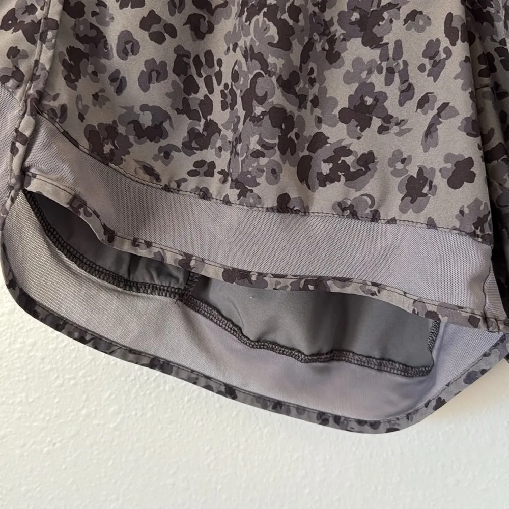 Athleta Printed Mesh Racer Run Short 4" Inseam Libra Gray Animal Print Small - Image 6