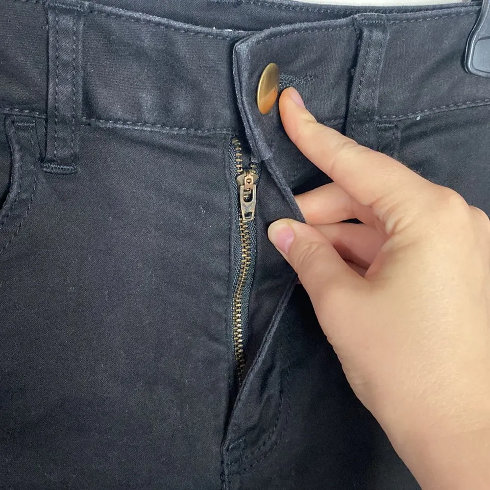 American Eagle sateen hi-rise shorties fringed hem in black - Image 5