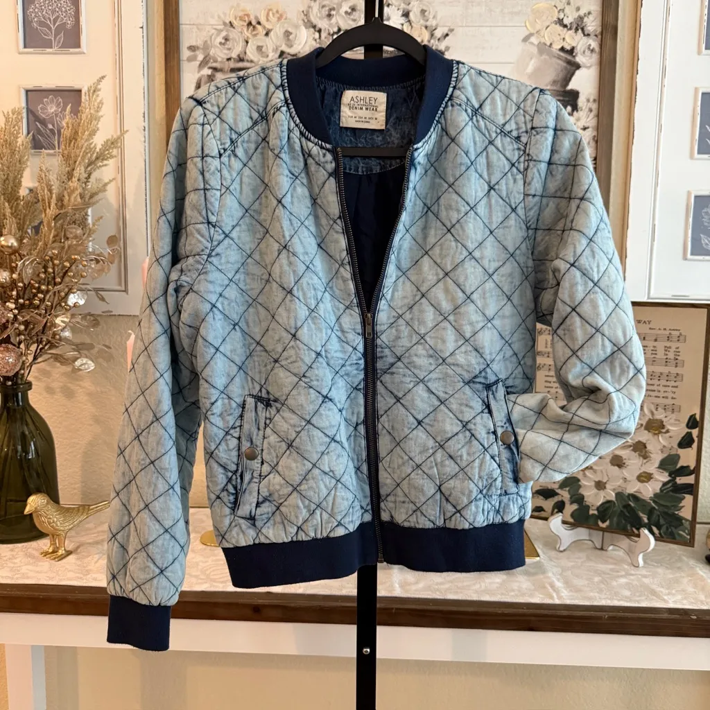 Blue Quilted Denim Bomber Jacket Zip Front Casual Streetwear Layering - Image 4