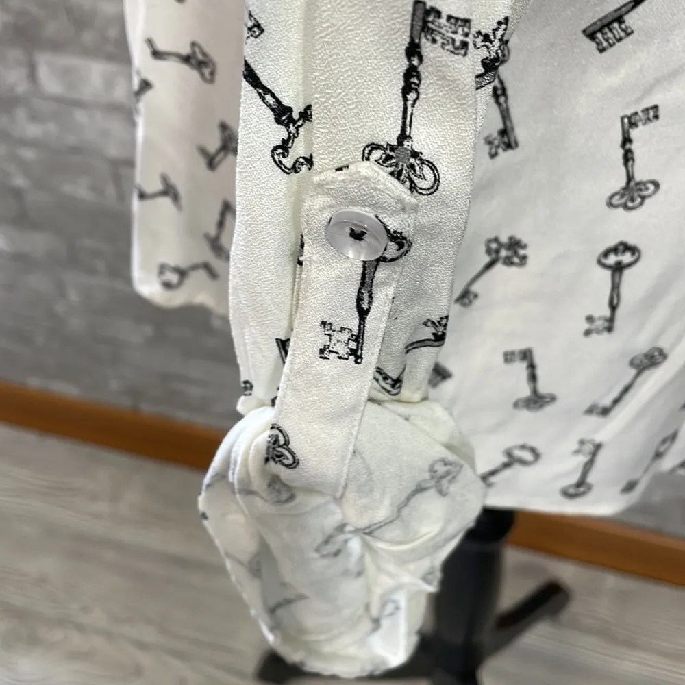 Dressbarn Keys Button Down Shirt - Image 4