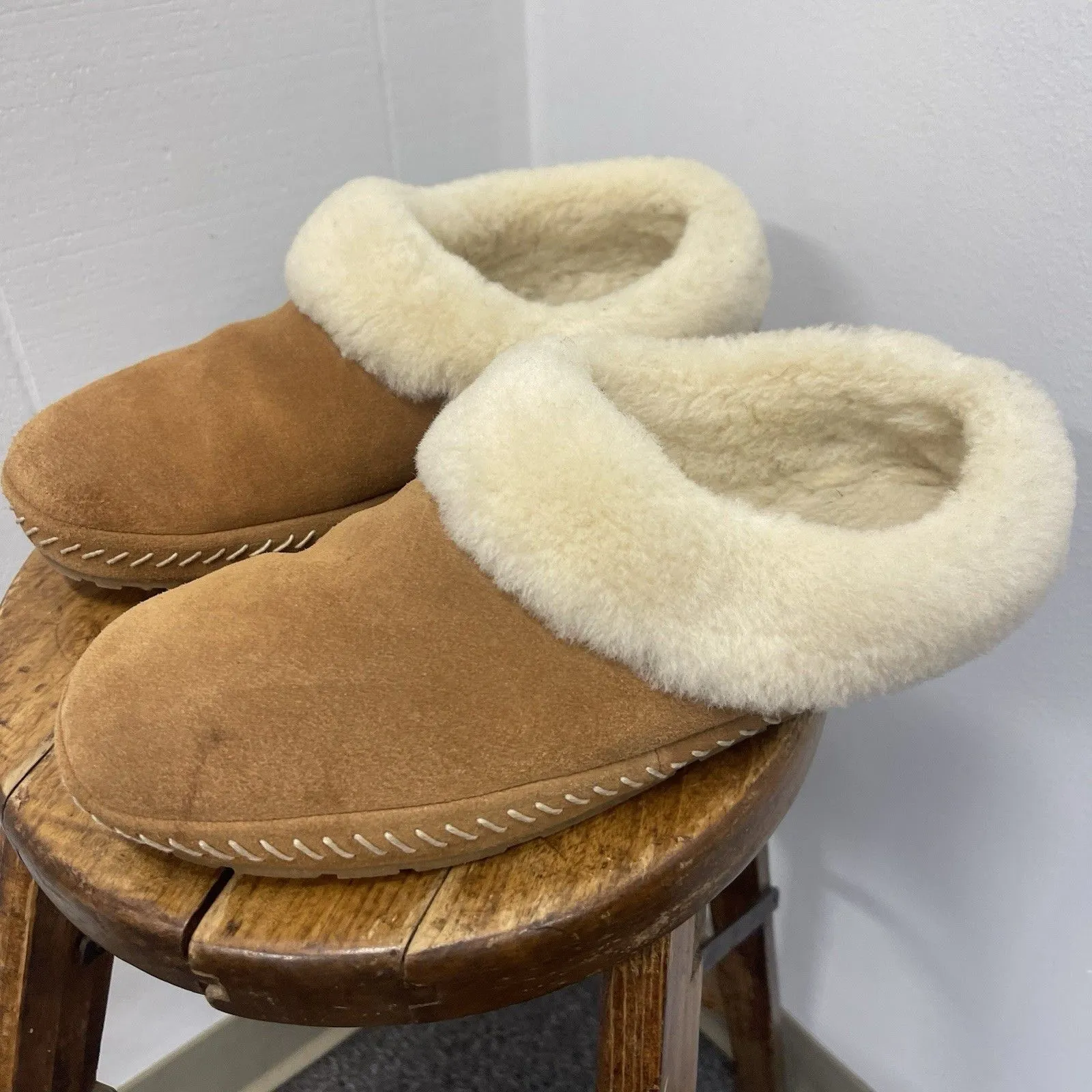 Eddie Bauer Shearling Classic Slippers Size 9 Medium Tan House - Image 4