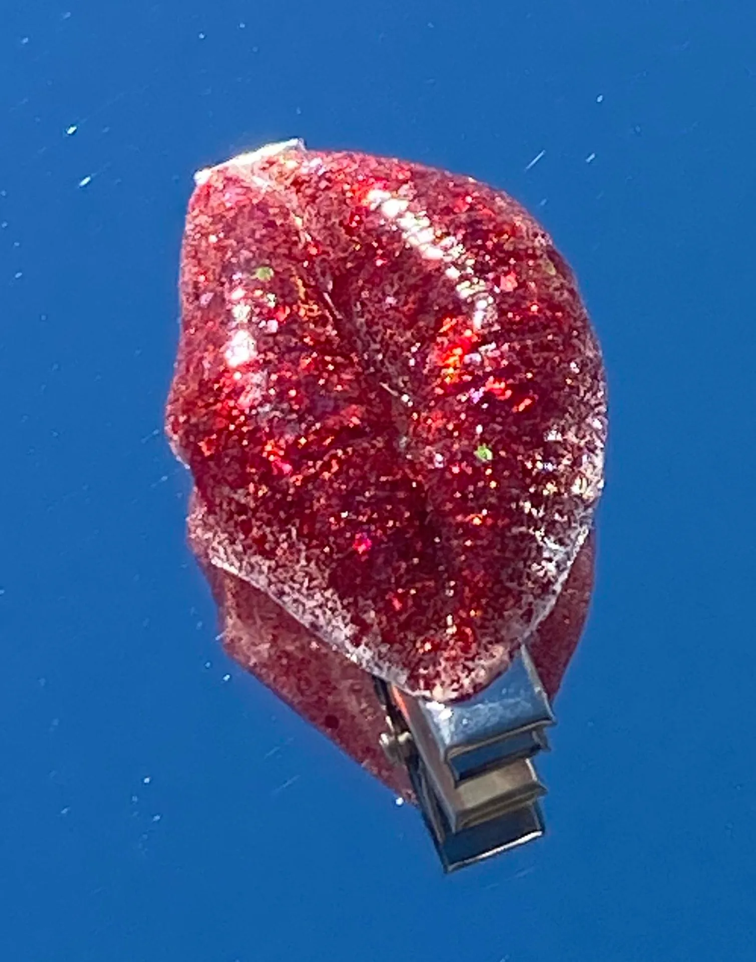 New Red Hot Lips Glitter Hair Clip - Image 3