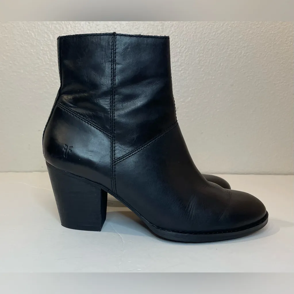 Frye Women’s Megan Black Leather Ankle Booties Size 7 M - Image 6