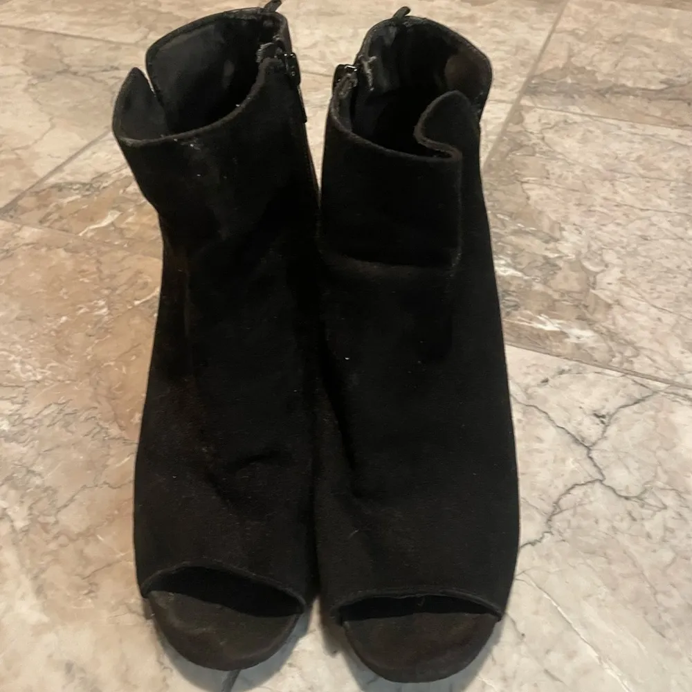 Old Navy Black Suede Ankle Boots - Image 2