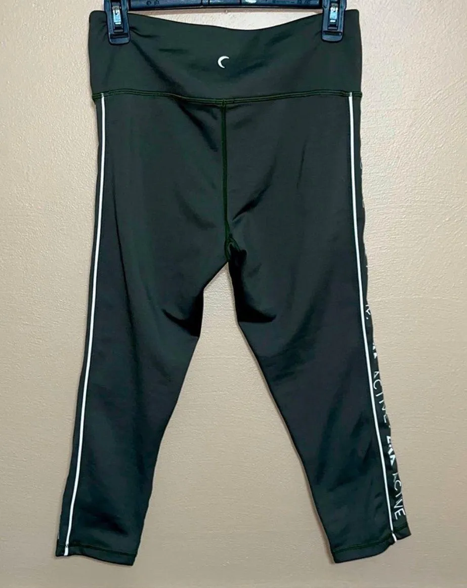 Zyia Women’s  Active Light n Tight High Rise Cropped  Logo Leggings in green - Image 2