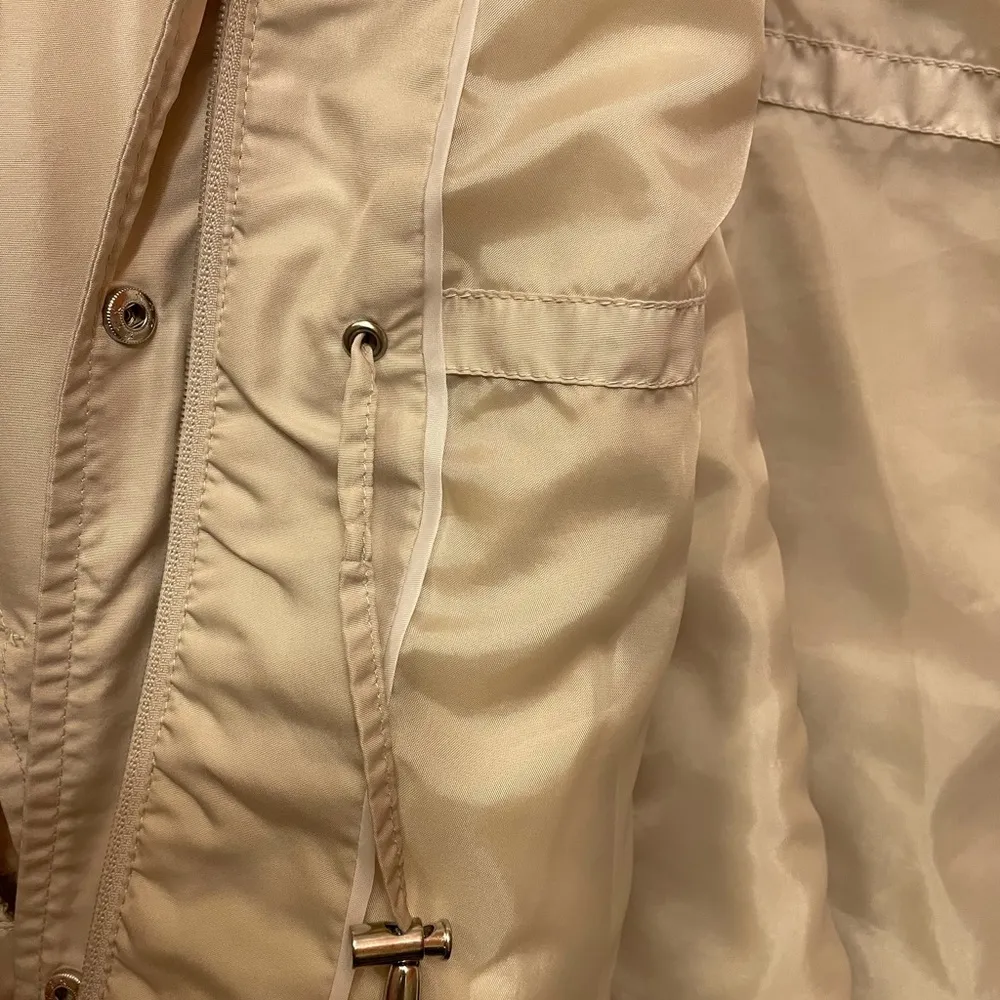 Dress Barn Woman Beige Nylon Zip Snap Hooded Jacket 18/20 Size undefined - Image 6