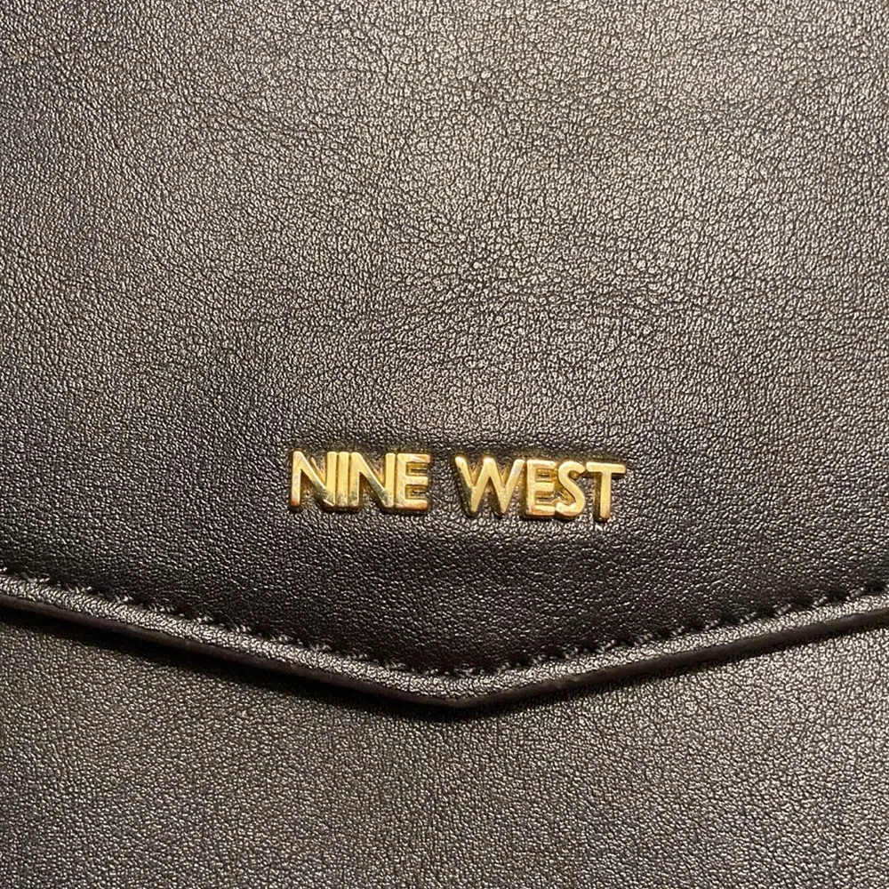 Nine West Envelope Clutch Bag Black/Gold - Image 4