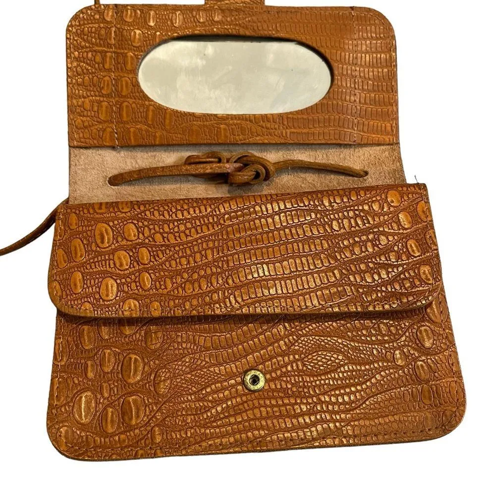Mundi Small Leather Crossbody - Image 13