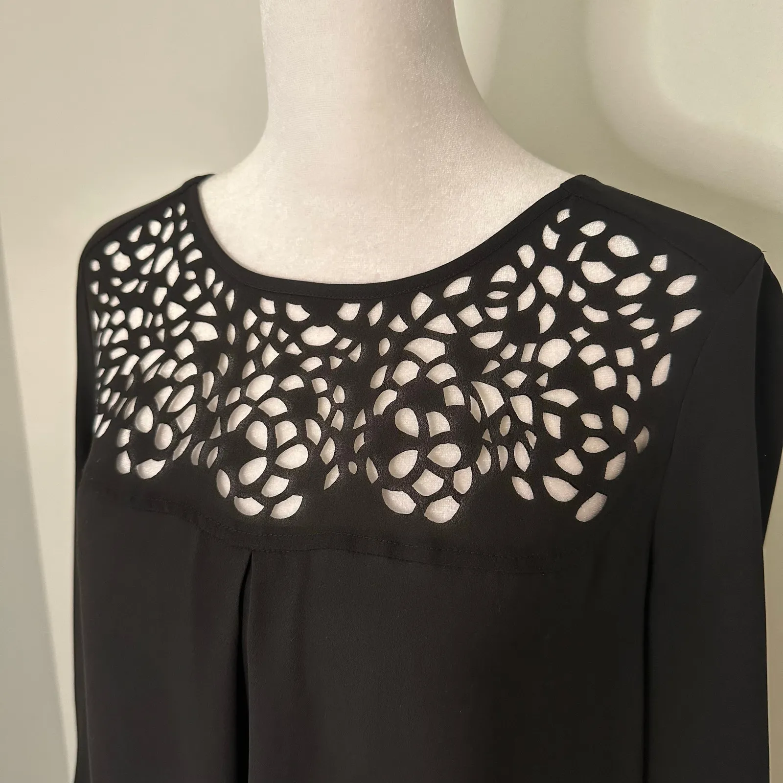 HD in Paris Anthropologie black laser cut long sleeve top size 0 - Image 4