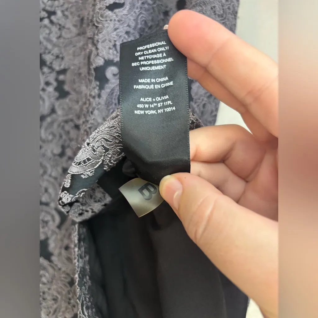 ALICE + OLIVIA Baylee V Neck Dress in Grey & Black Size 2 - Image 12