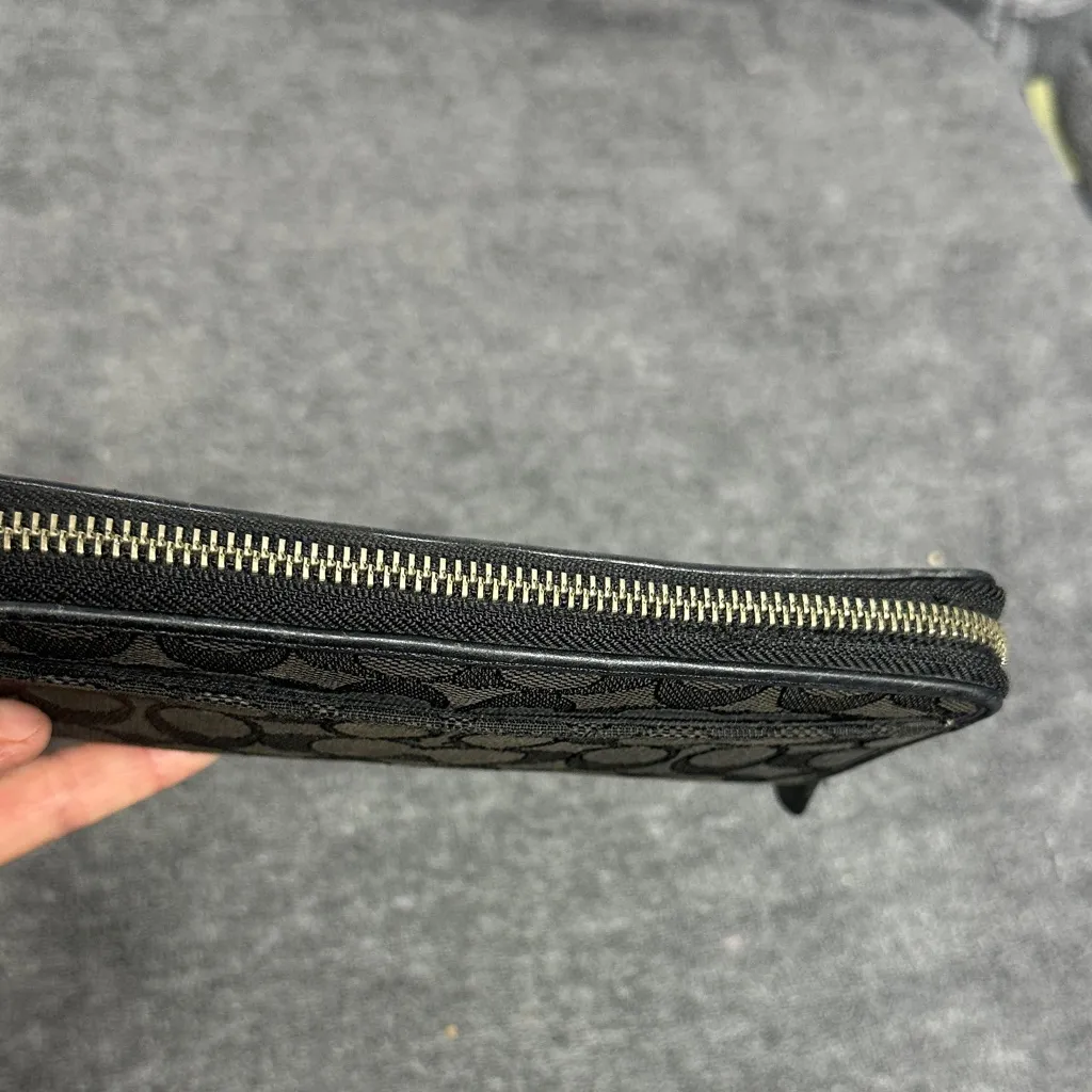 Coach Signature Black Zip Wallet - Image 3