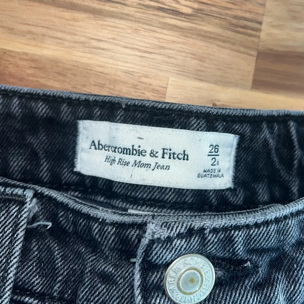 Abercrombie & Fitch Curve Love High Rise Mom Jean 27” Size 26/2R - Image 4