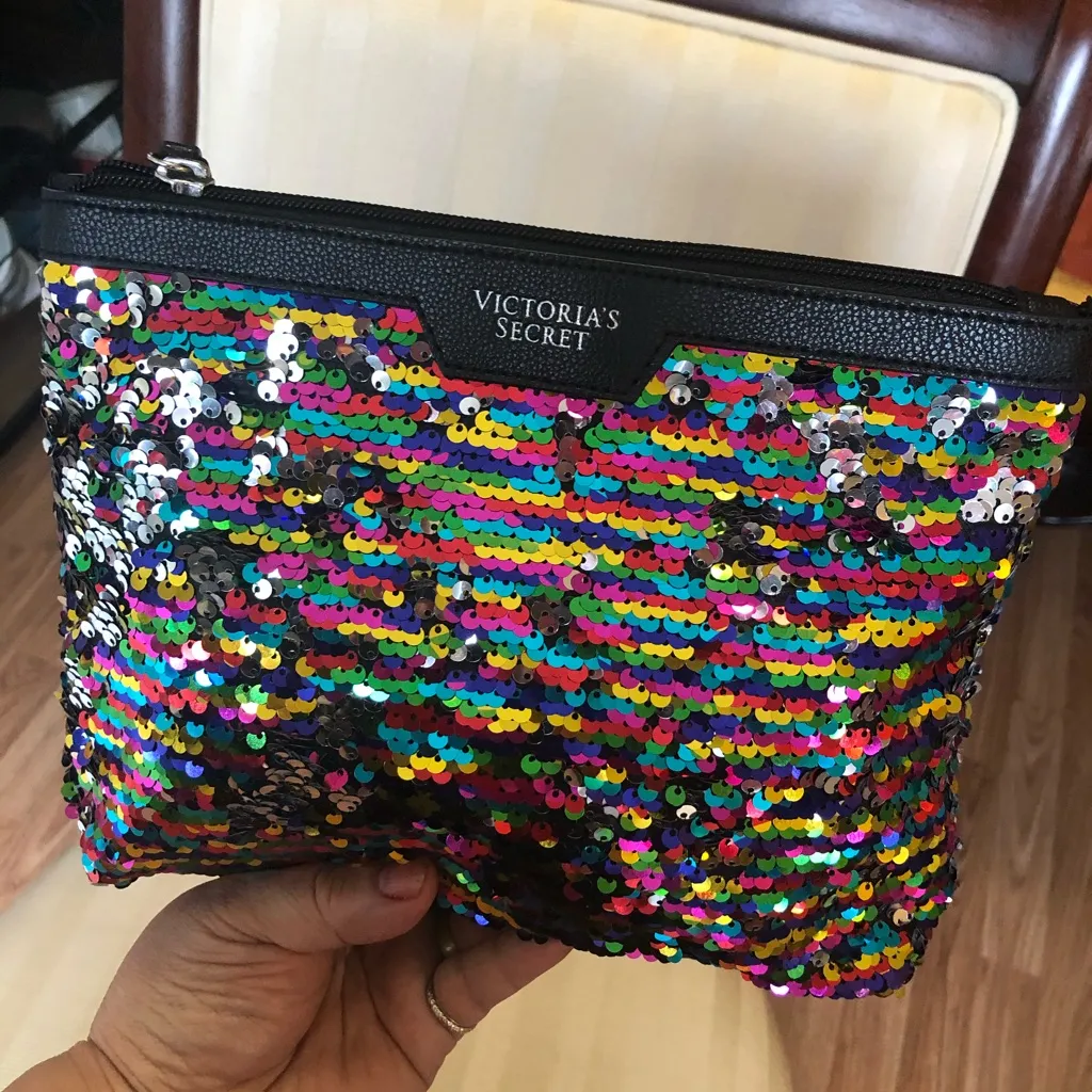 Limited edition victoria secret sequin pouch - Image 7