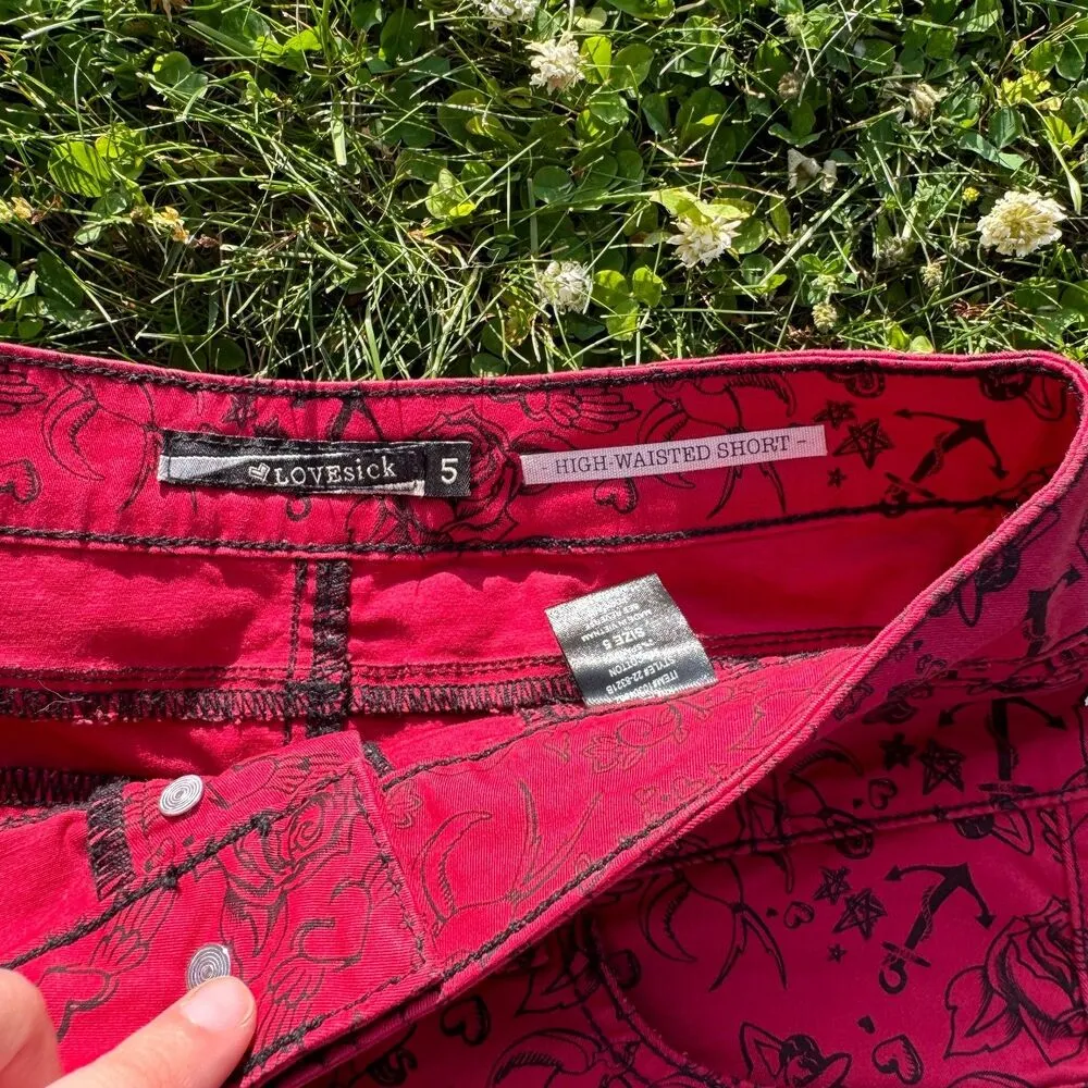 Women's LOVEsick Juniors Sz 5 Red Stretch Short Shorts Skull And Nautical Print - Image 3