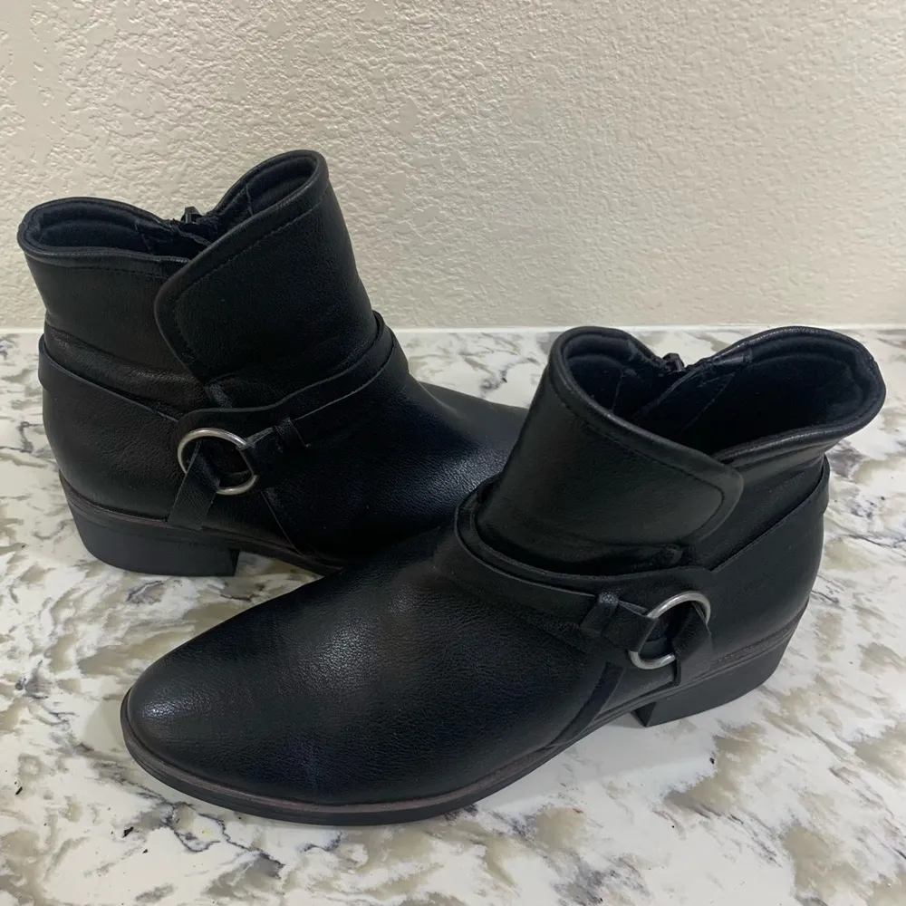 Baretraps Marshall Block Heel Bootie faux leather - Image 2