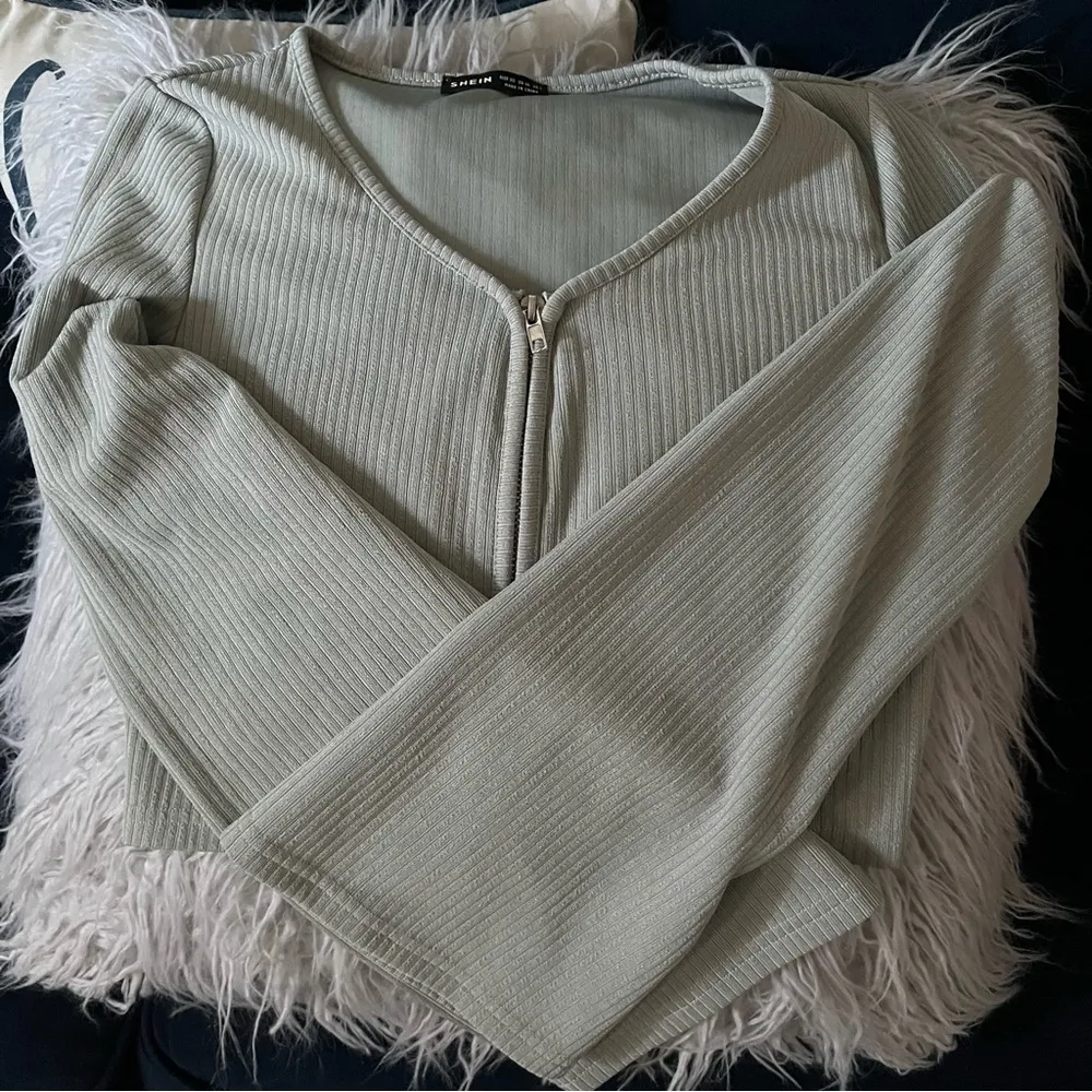 Green long sleeve blouse - Image 4