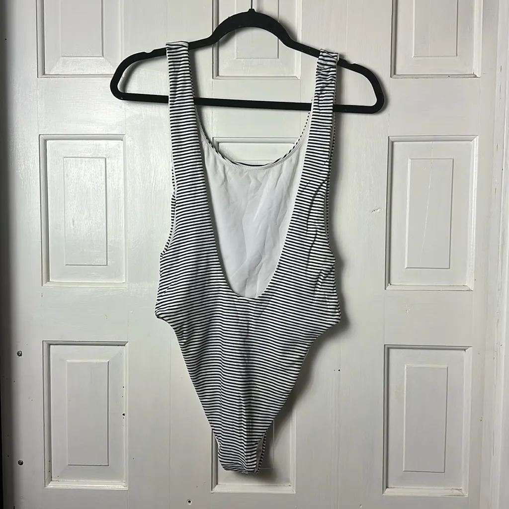 Aerie  Black and White Striped One Piece Bathing Suit Size Medium - Image 4