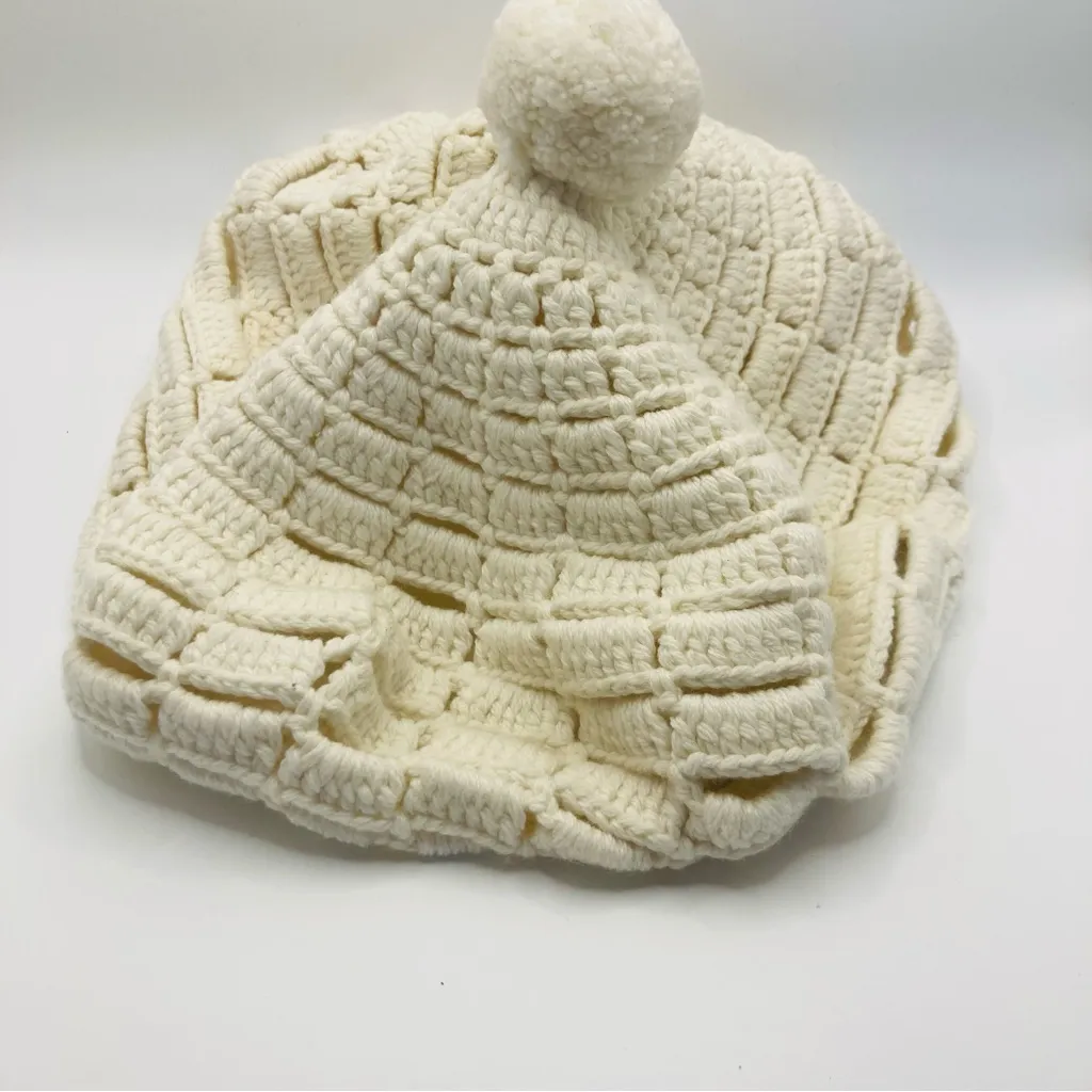 Sea New York wool blend cream colored crochet beret hat with pom. One size - Image 3