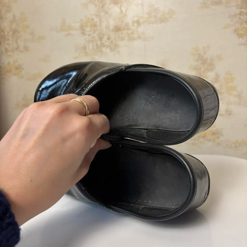 Dansko Professional black patent leather clogs size 38 EU - Image 9