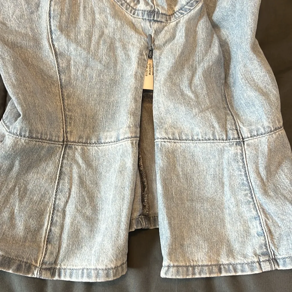 Boyish Light Wash Chambray Finley Top Size Small - Image 8