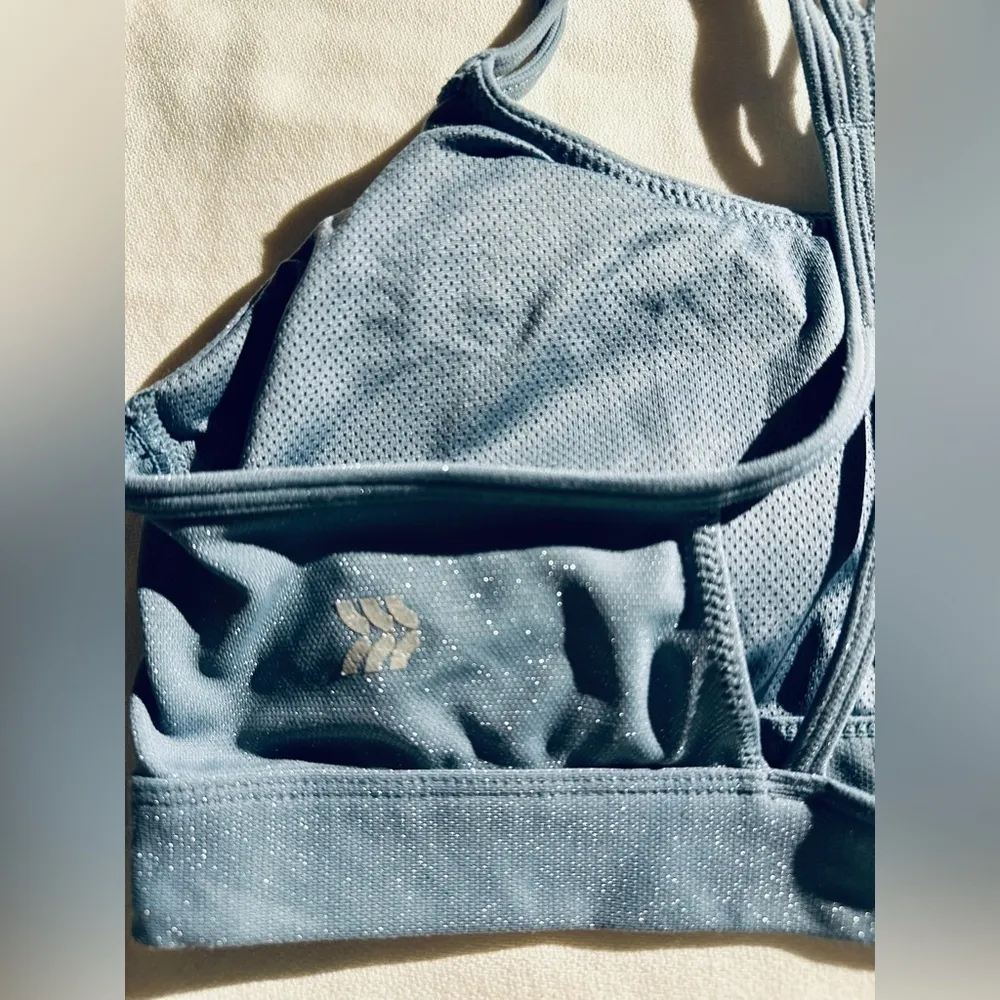 All in motion 
PRICE FIXED &🎁🎁REDUCED-SHIPPING 
shimmery sports bra Size  S - Image 3