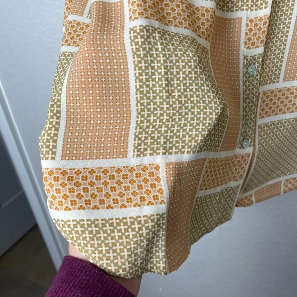 BNWT! Rose + Olive Geometric Patterned Button-Up Chiffon Shirt Sz L - 70’s Style - Image 4