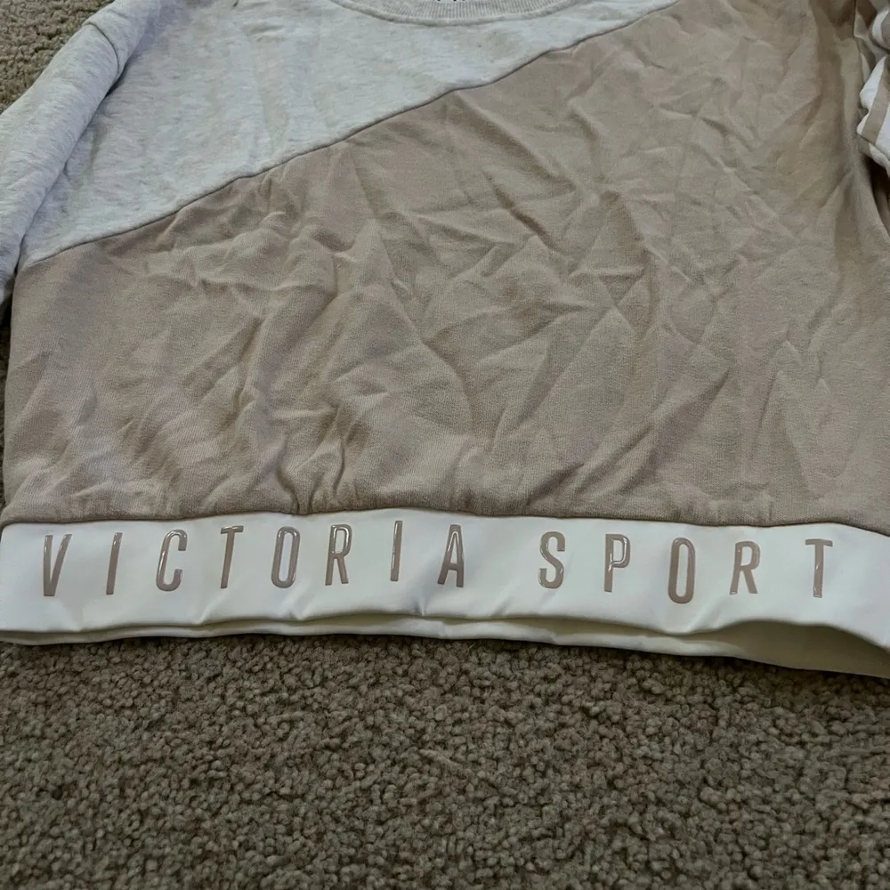 Victoria Sport Colorblock Long Sleeve Top - Image 2