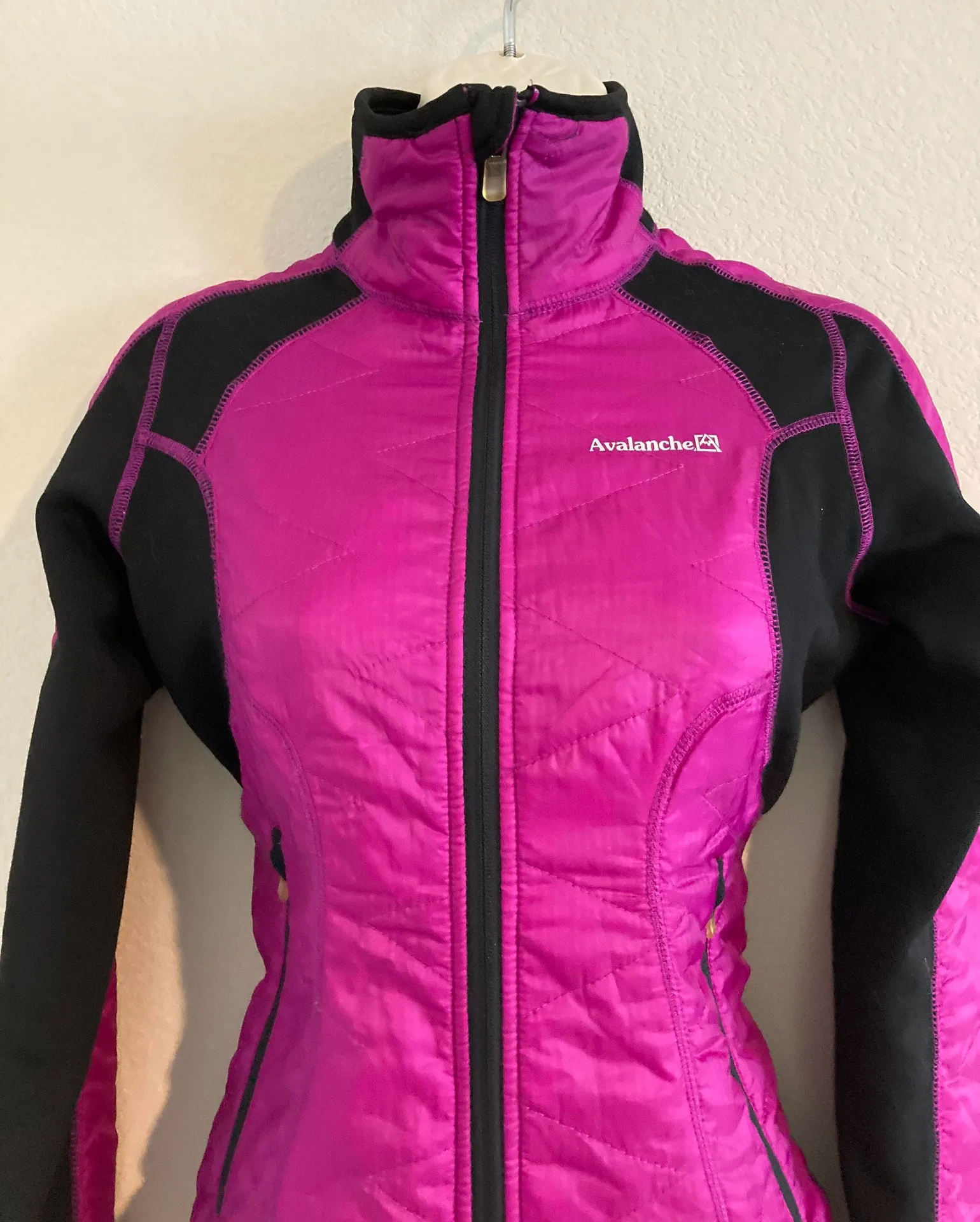 Avalanche Like new  lightweight jacket. - Image 4