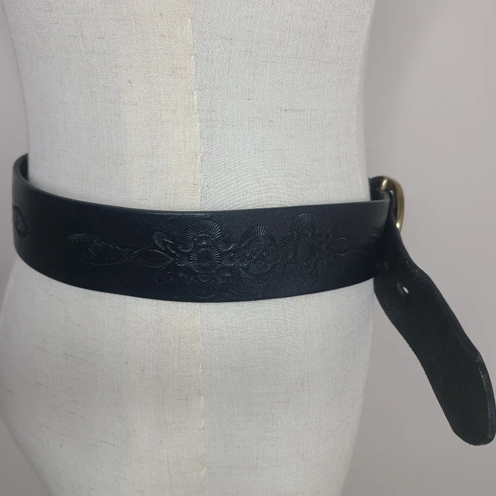 Banana Republic  Black Italian Leather Floral Embossed Brass Buckle‎ Belt Size S - Image 2
