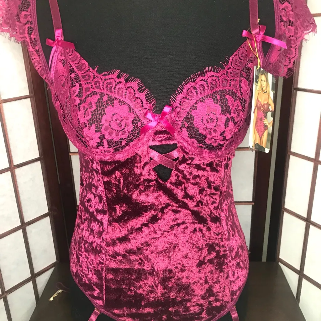 NWT Maroon Lace Lingerie with garter straps - Image 16