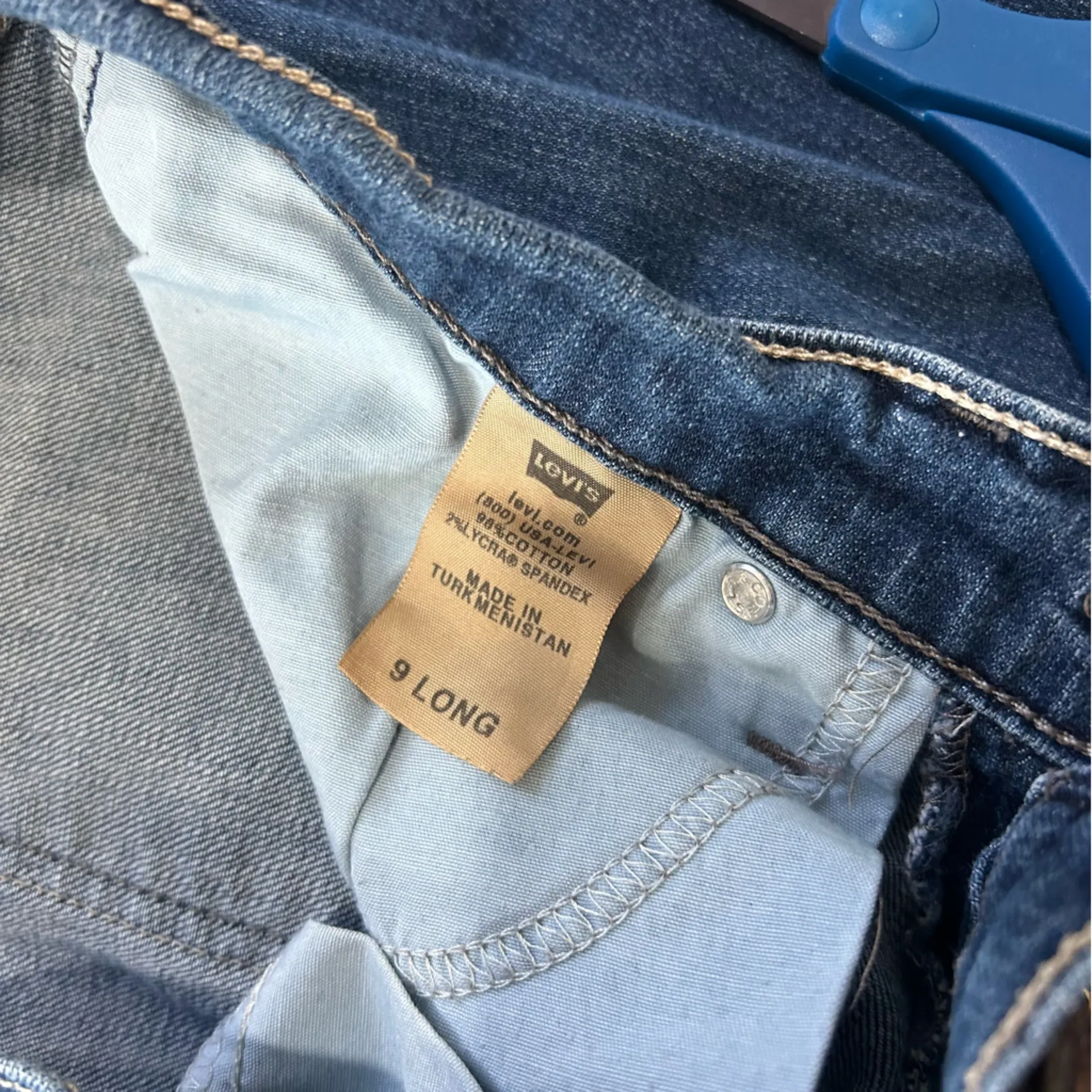 Levi’s 528 Curvy Bootcut Jeans Women’s 9 Long Dark Wash Stretch Denim Wide Leg - Image 4