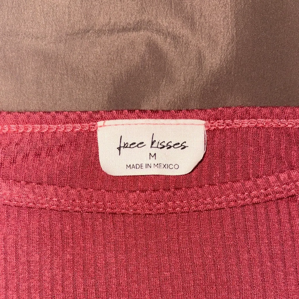 Free Kisses Ribbed Rose Top - Image 2