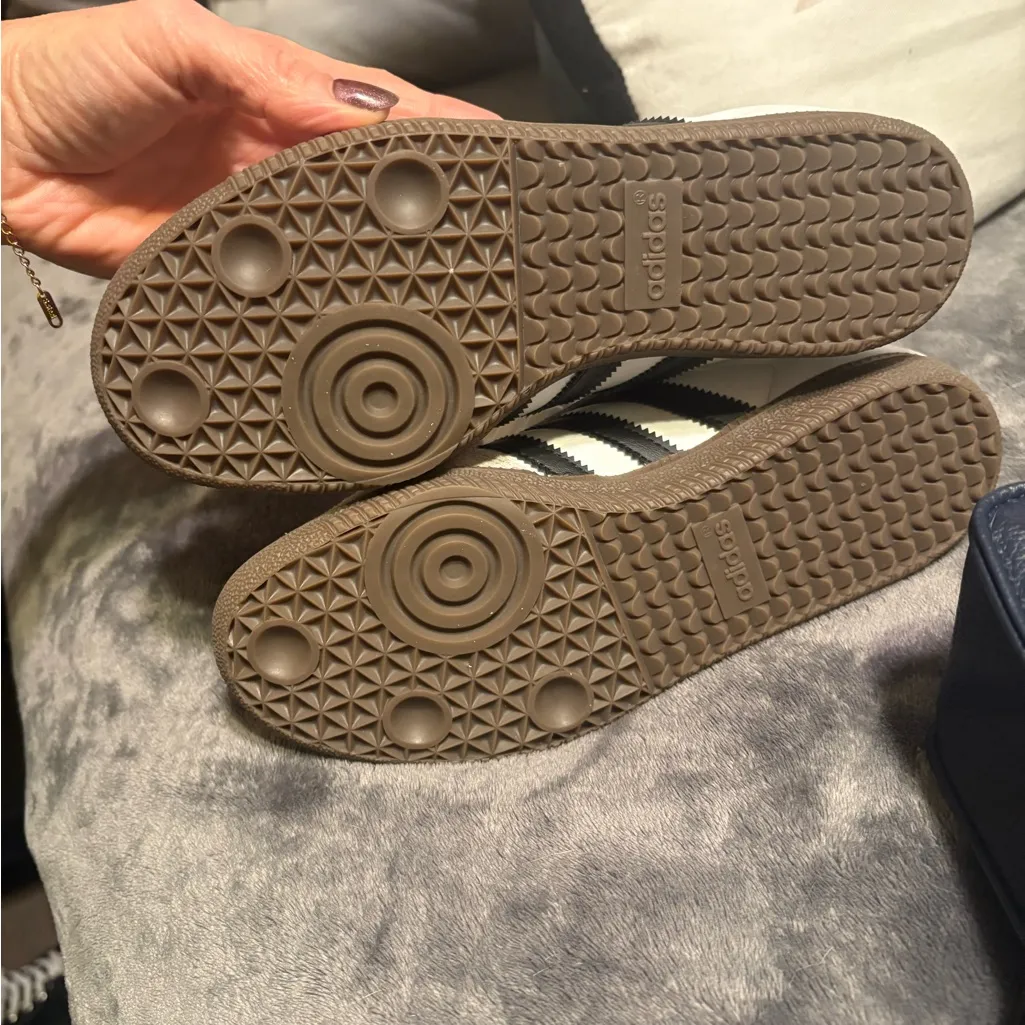 Adidas Samba size 4 - Image 3