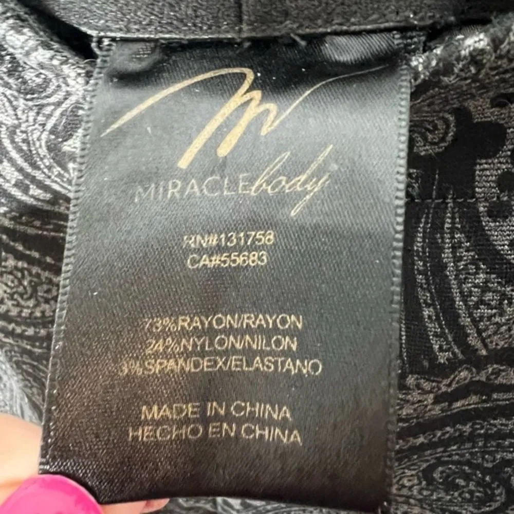 M Miracle body by Miraclesuit black paisley shaping pull on leggings size 2 - Image 9