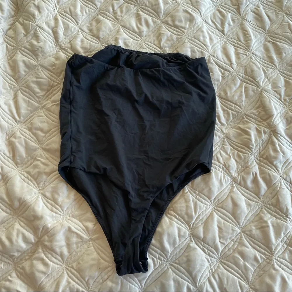 SKIMS fits everybody body suit strapless - Image 2