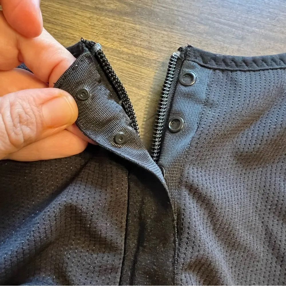 Athleta Front Closure Zip Snap Button Sports Bra XS Black - Image 4