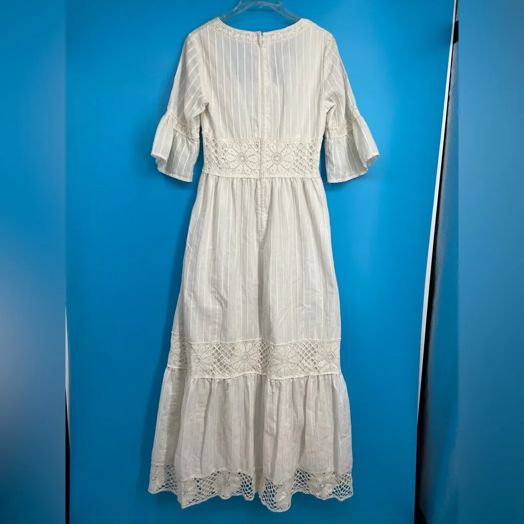 Vintage Lace Maxi Gown, Bell elbow‎ length sleeves, square Neck, size 11/12 White - Image 2