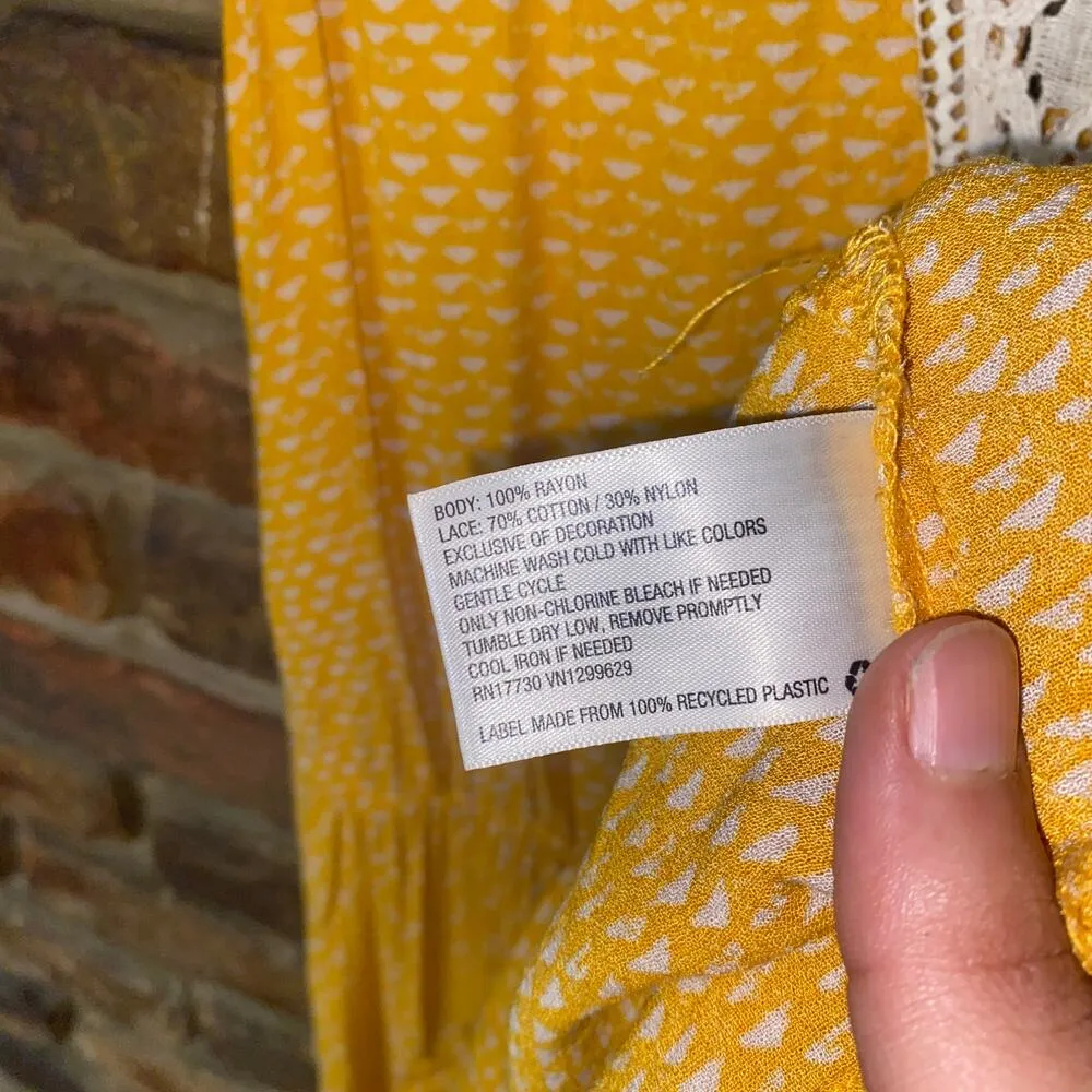 Xhilaration Yellow Floral Crochet Lace Sleeveless Romper Women's Size Small - Image 7